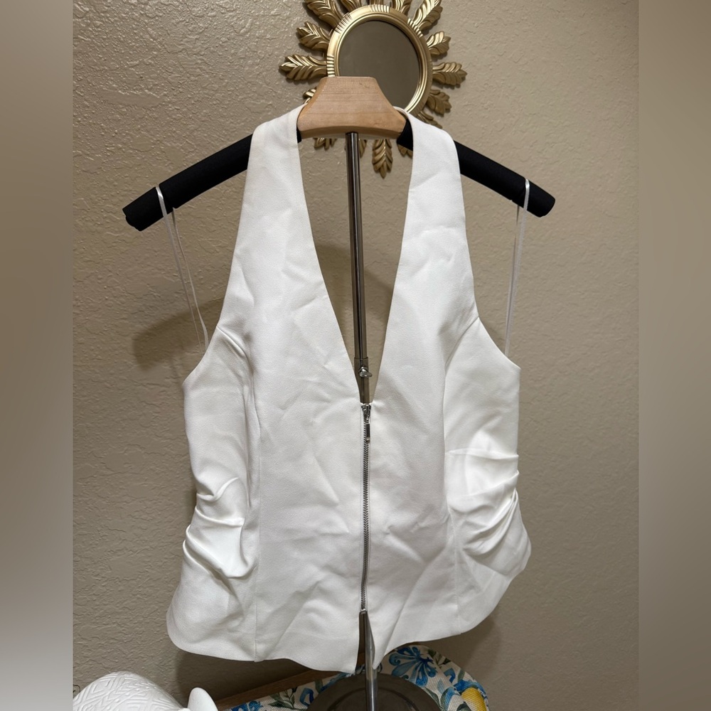 Zara Ivory Zip-Up Sleeveless Top